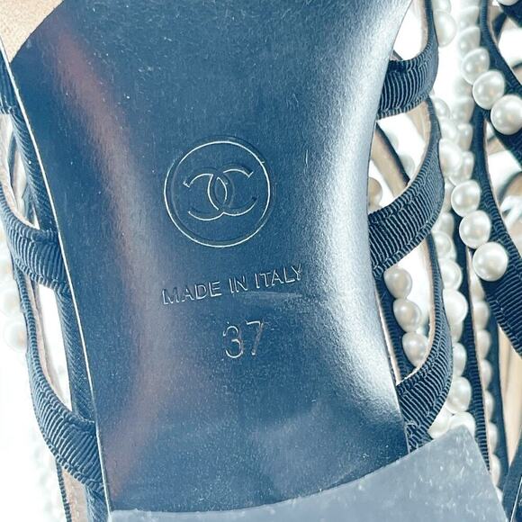 Chanel Pre-Fall 2016 Black Calfskin Pearl Detail Gladiator Sandal size 37 EU - Picture 14 of 16